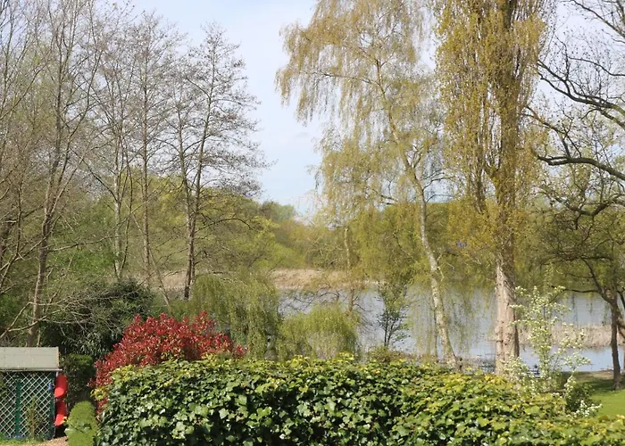 Am Schwanensee * Plön